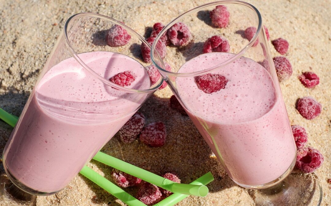 protein_shakes_in_glass_on_beach